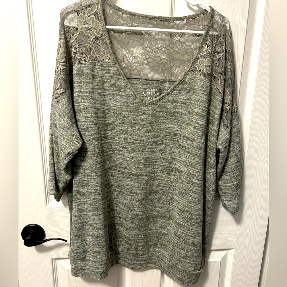 Torrid Super Soft Green/cream knit soft plush Lace upper 2x Shirt